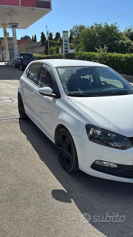 Bianco Usata 2014 VW Polo Tre volumi | 6000 € (Super prezzo) - Immagine 1/4