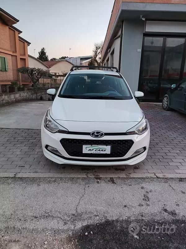 Usata Hyundai i20 Classic 74 CV (54 kW) 2018 Bianco Berlina