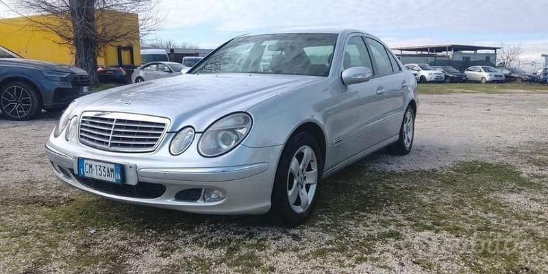 Usata Mercedes E270 Avantgarde 177 CV (130 kW) 2003 Grigio Utilitaria