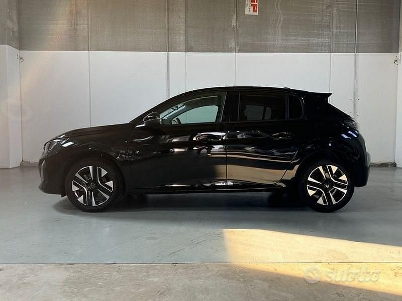 Usata Peugeot 208 Allure 102 CV (75 kW) 2025 Nero Utilitaria