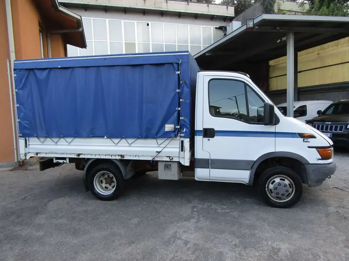 Usata Iveco Daily 116 CV (85 kW) 2003 Bianco Furgone