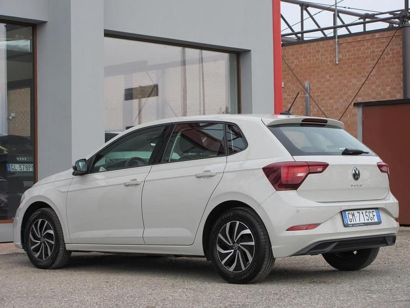 Usata VW Polo Life 95 CV (69 kW) 2023 Beige Utilitaria