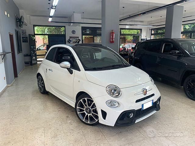 Usata Abarth 595C Turismo 165 CV (121 kW) 2021 Antracite pastello Cabrio