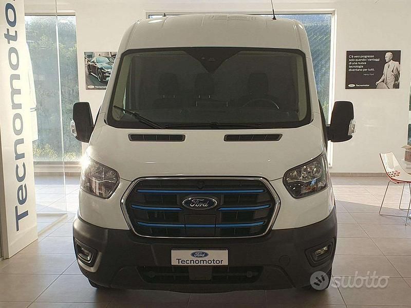 Begagnad Ford E-Transit Trend 197 kW (269 HK) 2024 Vit Van