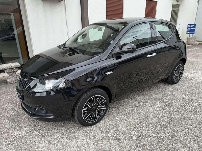 Usata Lancia Ypsilon Gold 69 CV (50 kW) 2021 Nero Utilitaria