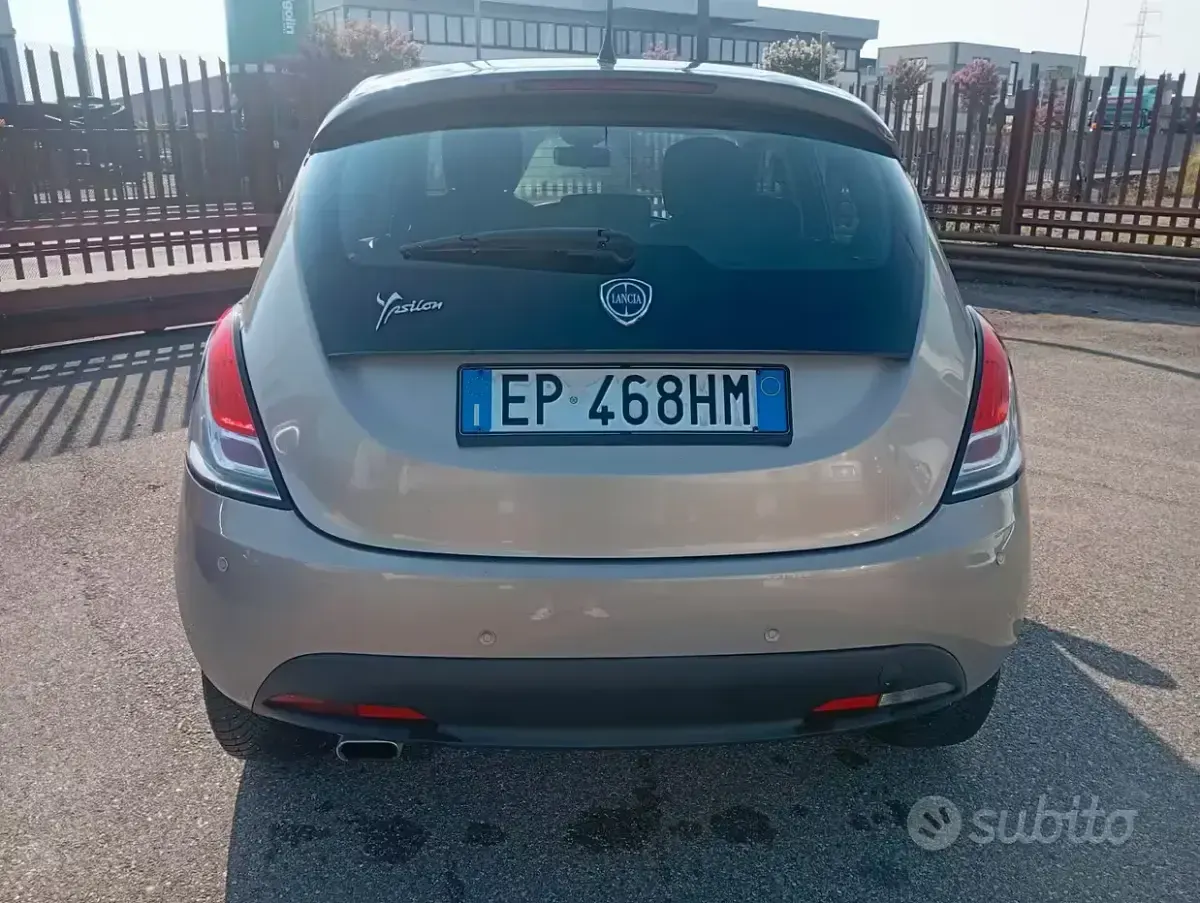 Usata Lancia Ypsilon 69 CV (50 kW) 2012 Marrone Utilitaria
