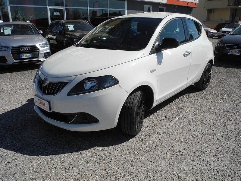 Usata Lancia Ypsilon S 69 CV (50 kW) 2022 Bianco Utilitaria