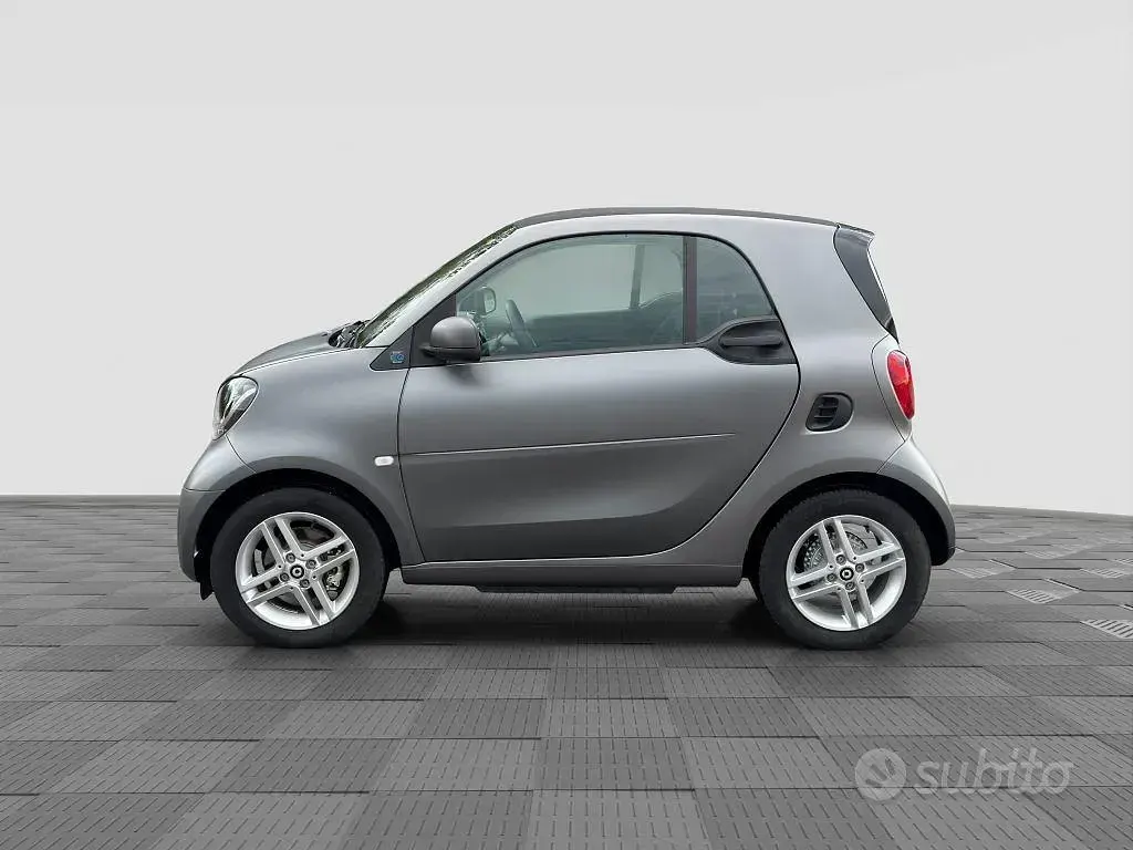 Usata Smart ForTwo Electric Drive Pure 41 kW (56 CV) 2022 Grigio