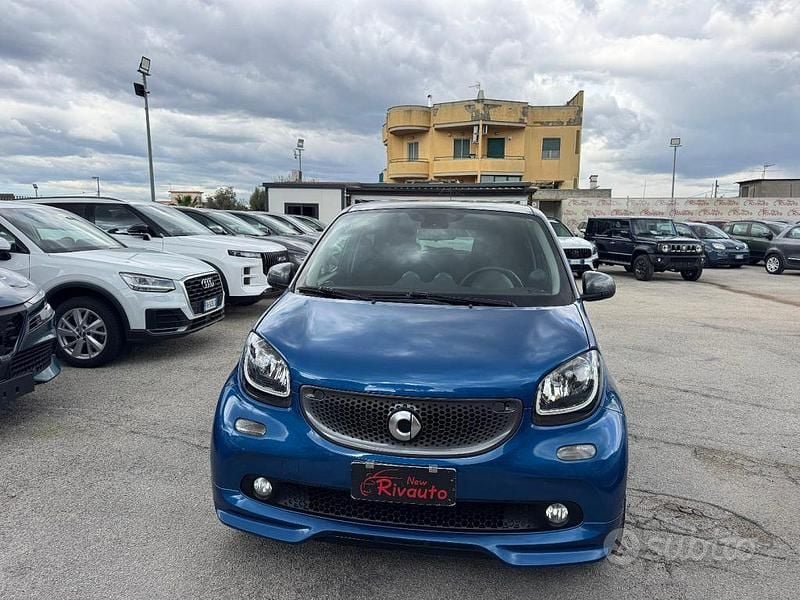 Begagnad Smart ForFour Brabus 90 HK (66 kW) 2018 Blå Halvkombi