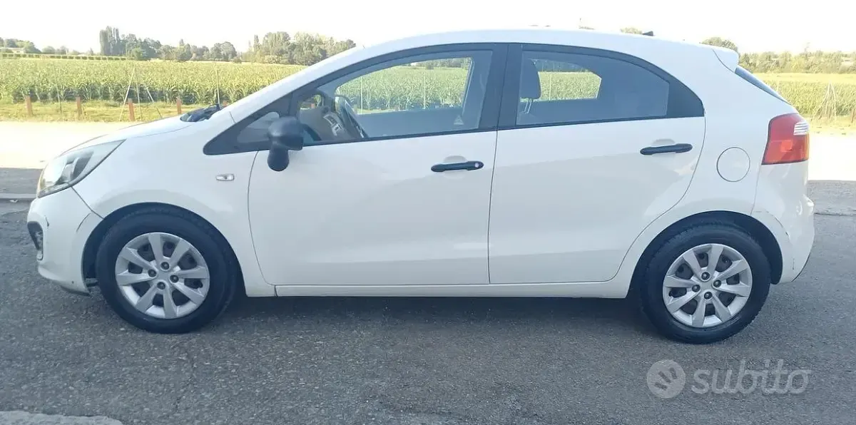 Usata Kia Rio EX 85 CV (62 kW) 2012 Bianco Berlina