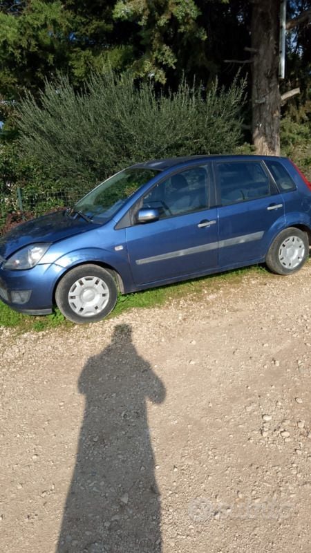 Usata Ford Fiesta 80 CV (58 kW) 2009 Blu Utilitaria