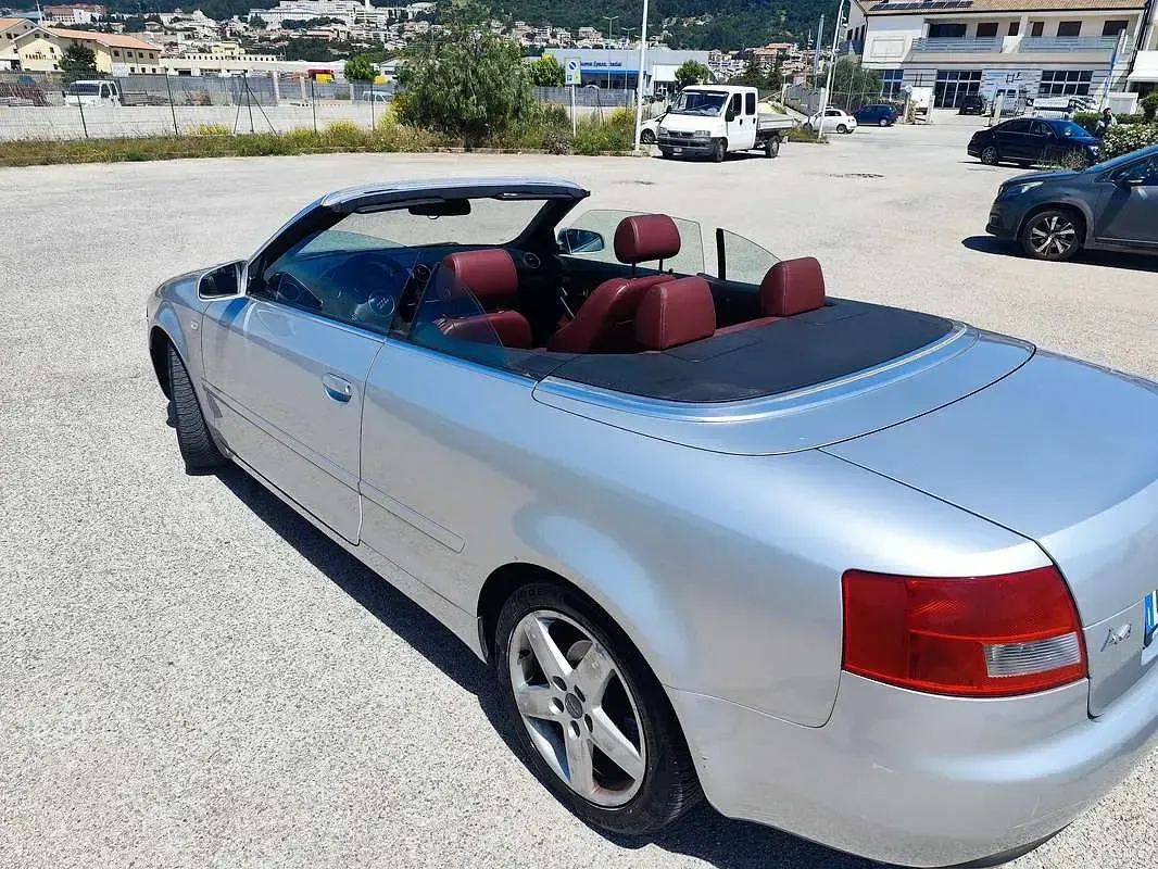 Usata Audi A4 Cabriolet 163 CV (119 kW) 2004 Argento Cabrio