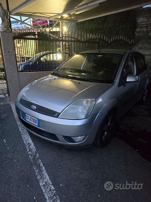 Usata Ford Fiesta Ghia 2006 Grigio Utilitaria