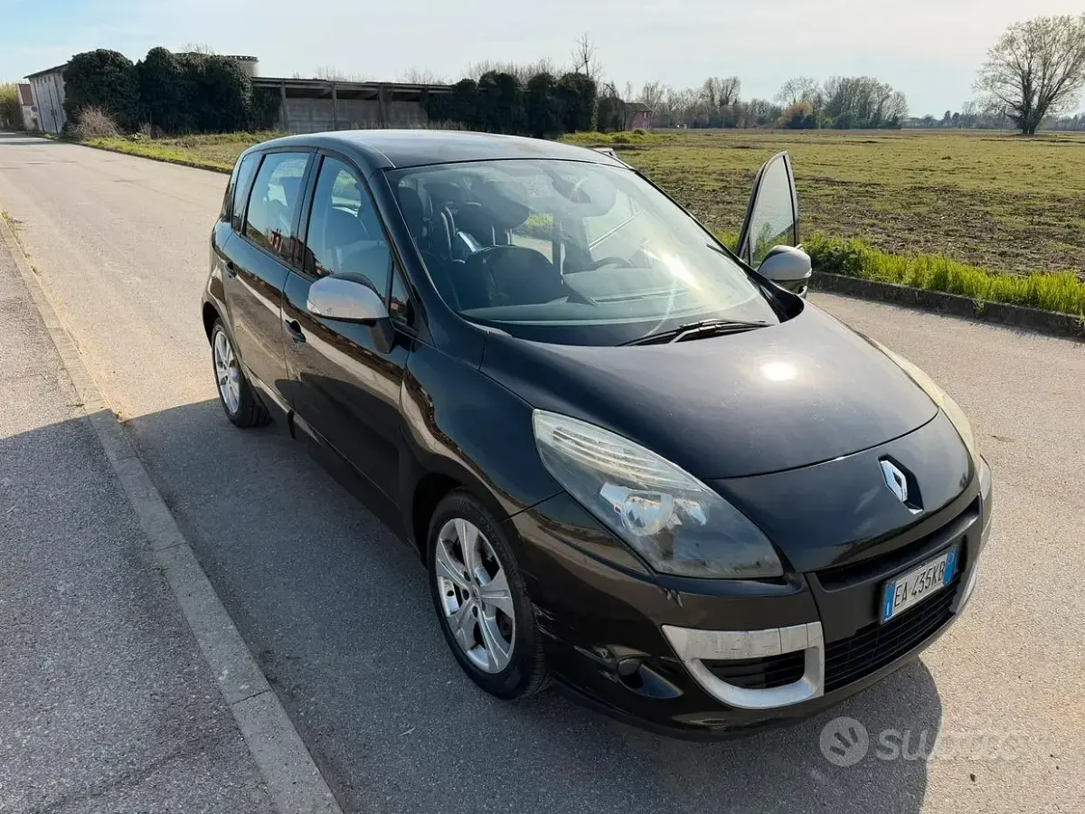 Usata Renault Scénic III 110 CV (80 kW) 2009 Nero Monovolume