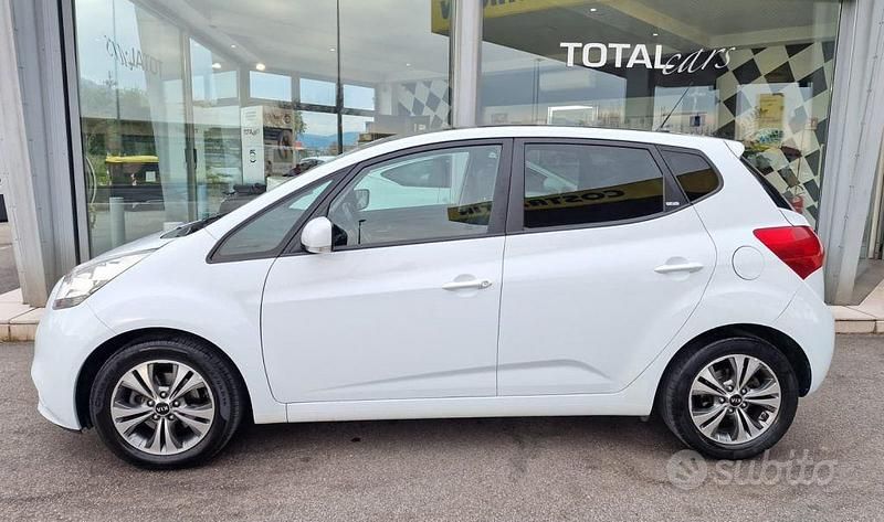 Usata Kia Venga 90 CV (66 kW) 2016 Bianco pastello Utilitaria