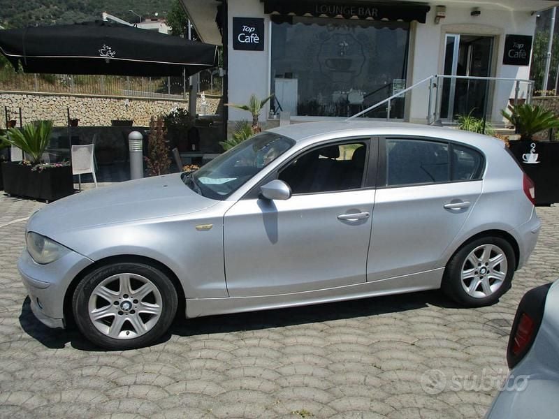 Usata BMW 118 122 CV (89 kW) 2005 Grigio Utilitaria