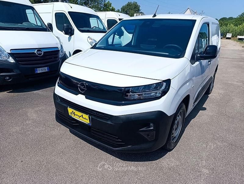 Bianco Usata 2024 Opel Combo S Monovolume | 15.300 € (Ottimo prezzo) - Immagine 1/4