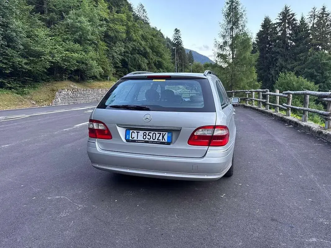 Usata Mercedes E280 Elegance 177 CV (130 kW) 2005 Grigio Station wagon