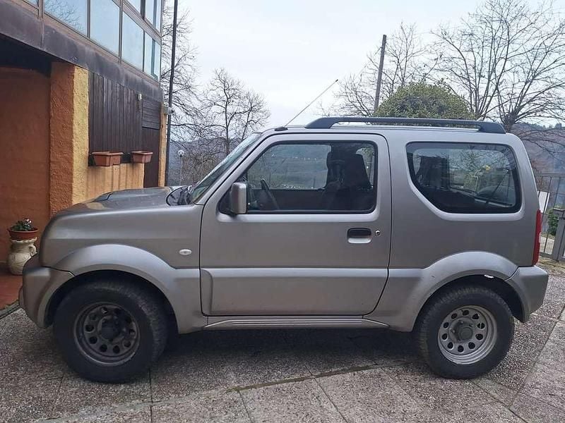 Usata Suzuki Jimny 82 CV (60 kW) 2015 Grigio SUV