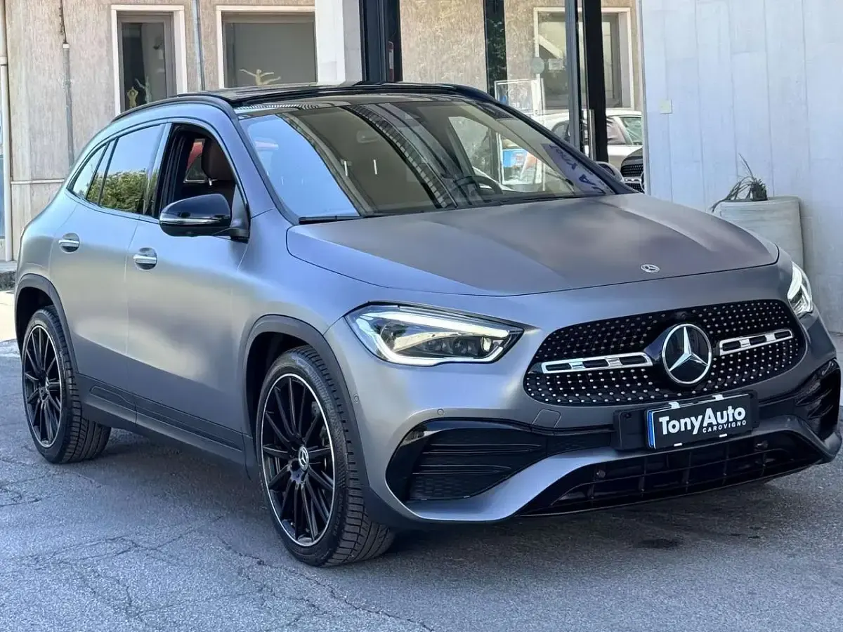 Usata Mercedes GLA250 AMG line 224 CV (164 kW) 2021 Grigio scuro opaco SUV