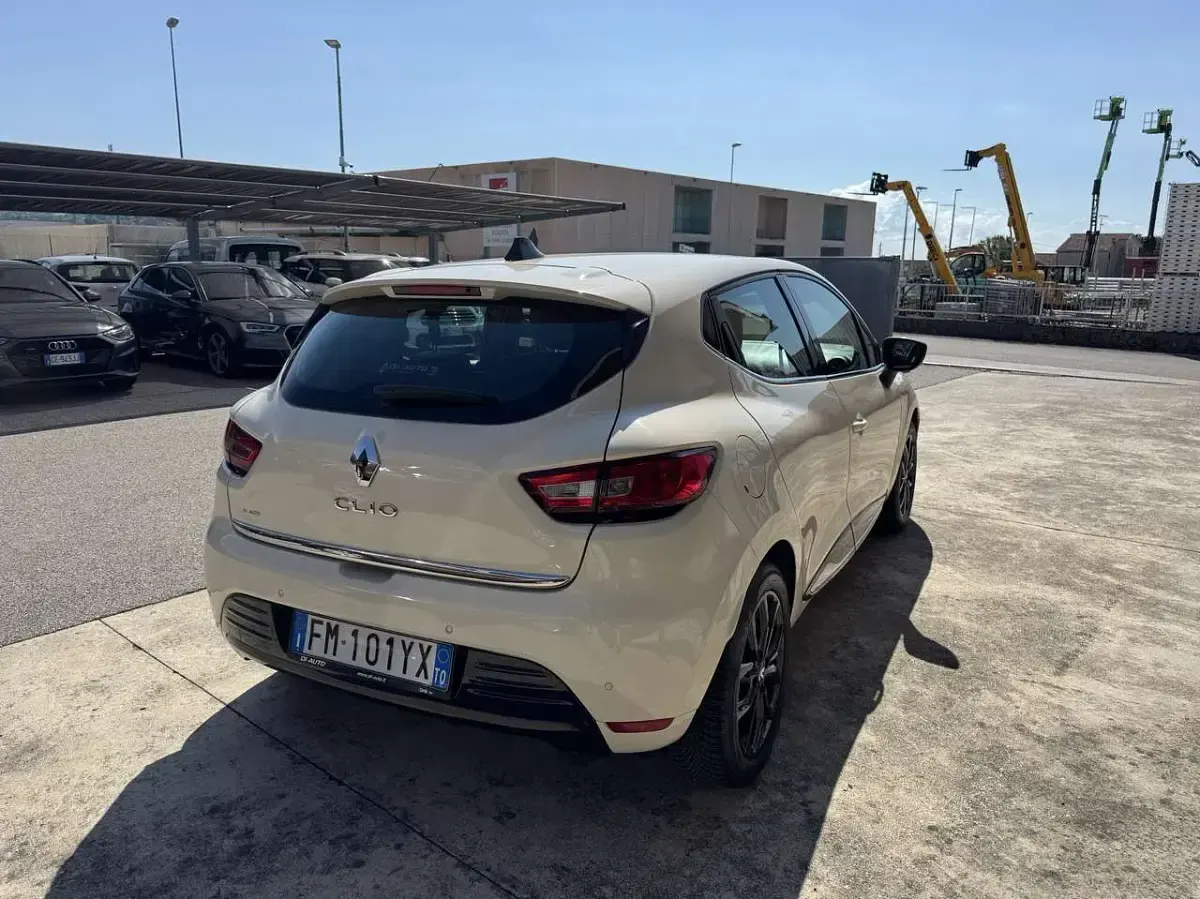 Usata Renault Clio IV Intens 90 CV (66 kW) 2018 Beige Berlina