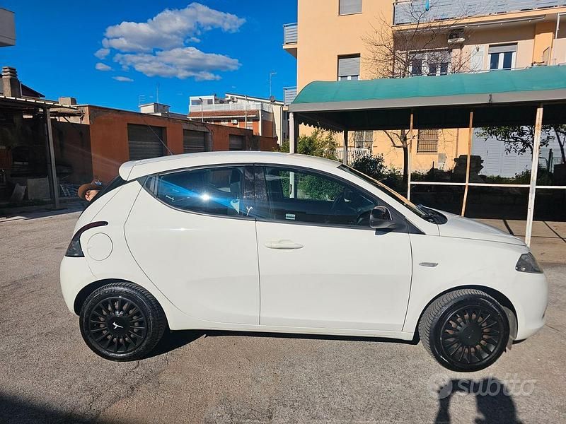 Usata Lancia Ypsilon 69 CV (50 kW) 2015 Utilitaria
