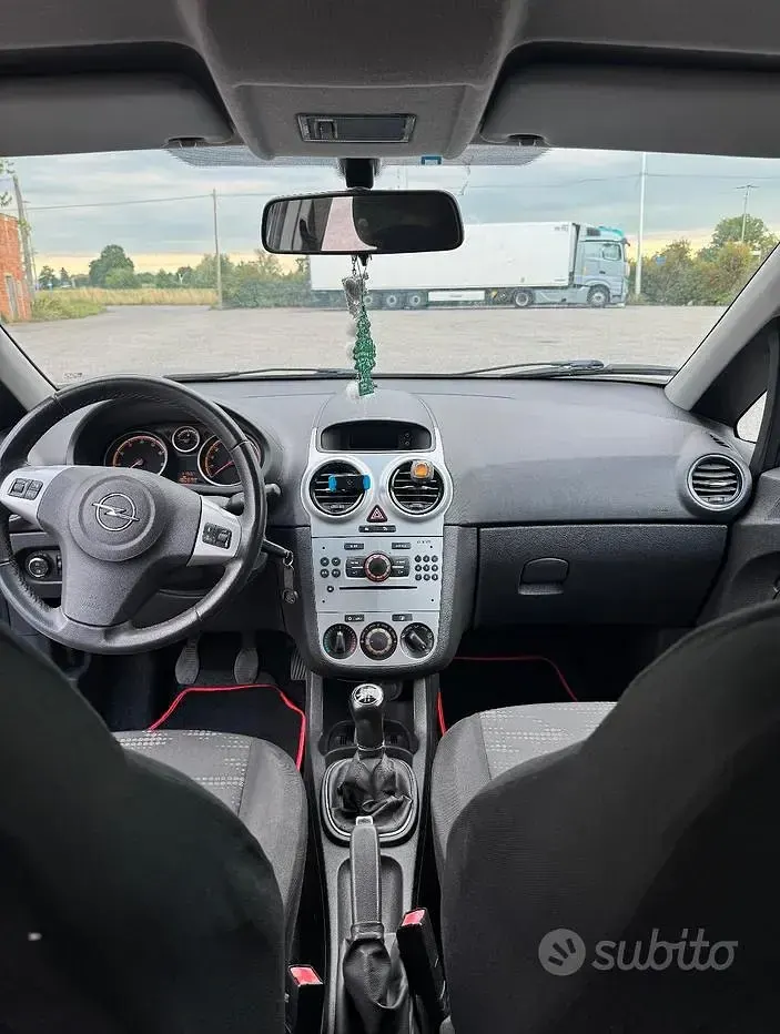 Usata Opel Corsa 85 CV (62 kW) 2012 Grigio Utilitaria