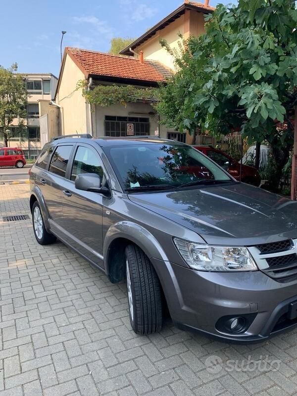 Usata Fiat Freemont Urban 170 CV (125 kW) 2013 Grigio SUV