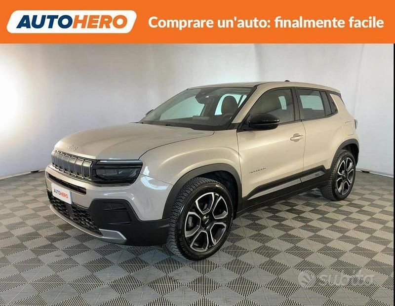 Usata Jeep Avenger Altitude 101 CV (74 kW) 2023 Beige SUV