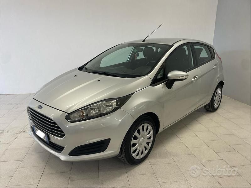 Usata Ford Fiesta Business Edition 97 CV (71 kW) 2013 Grigio Berlina