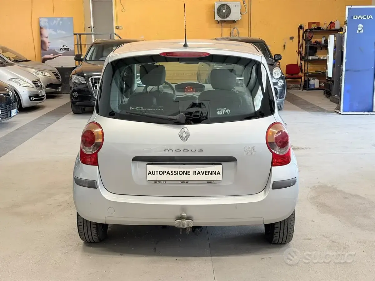 Usata Renault Modus Dynamique 75 CV (55 kW) 2008 Grigio Monovolume