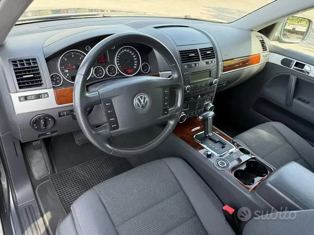 Usata VW Touareg 224 CV (164 kW) 2006 Grigio SUV