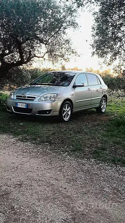 Usata Toyota Corolla 90 CV (66 kW) 2005 Grigio Berlina