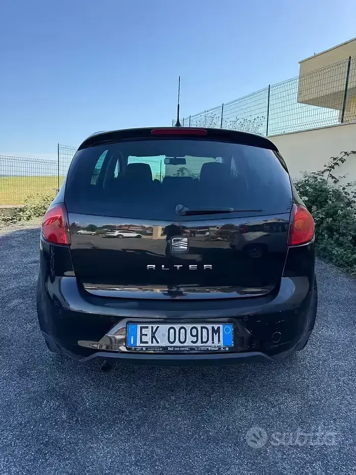 Begagnad Seat Altea Style 105 HK (77 kW) 2012 Svart Minibuss