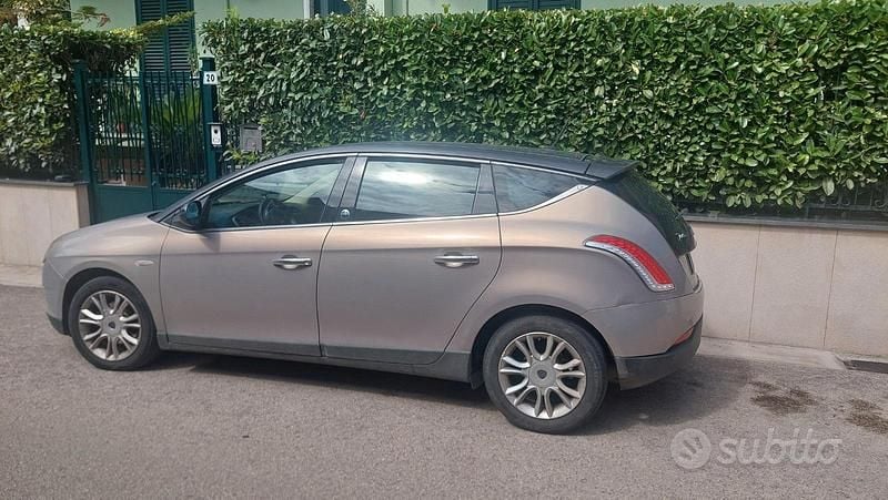 Usata Lancia Delta 120 CV (88 kW) 2012 Utilitaria