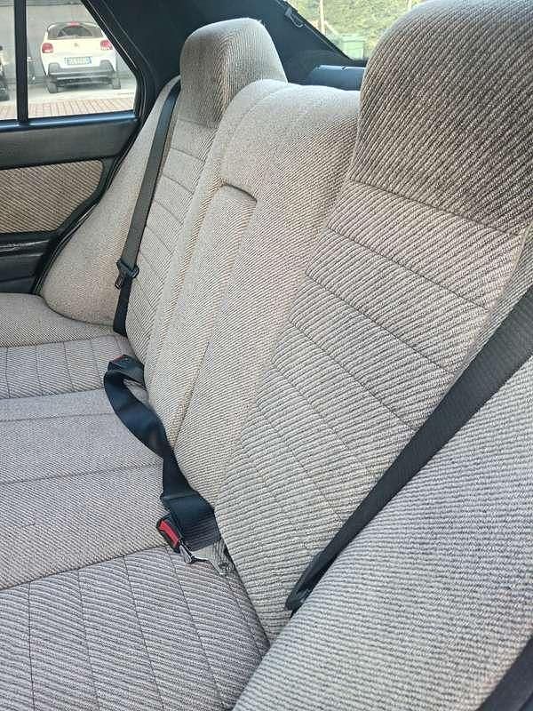 Usata Alfa Romeo 75 128 CV (94 kW) 1986 Bianco Berlina