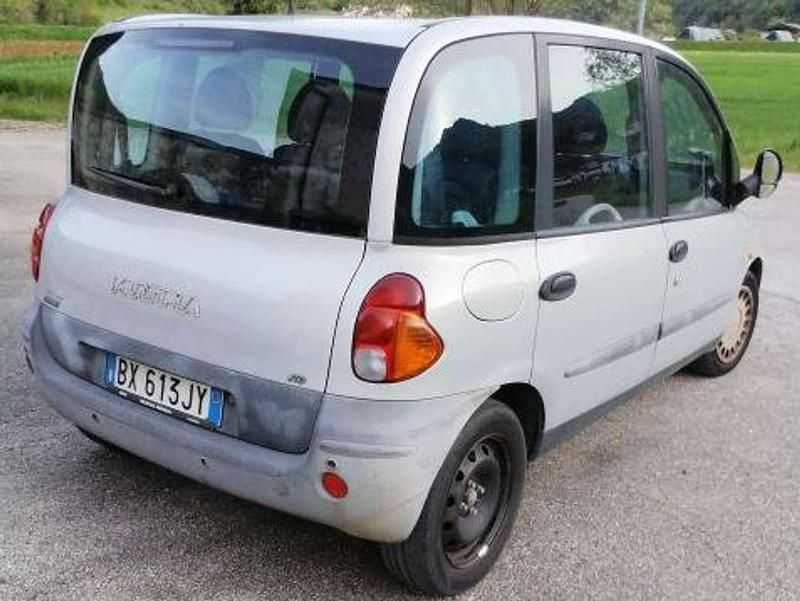Usata Fiat Multipla 110 CV (80 kW) 2001 Argento Monovolume