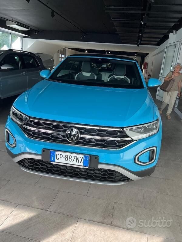 Blu/azzurro Usata 2023 VW T-Roc Cabriolet Style Cabrio | 30.000 € (Cara) - Immagine 1/4