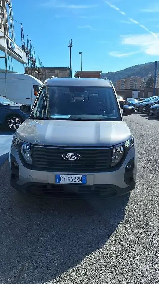 Usata Ford Tourneo Courier 125 CV (91 kW) 2025 Argento Monovolume
