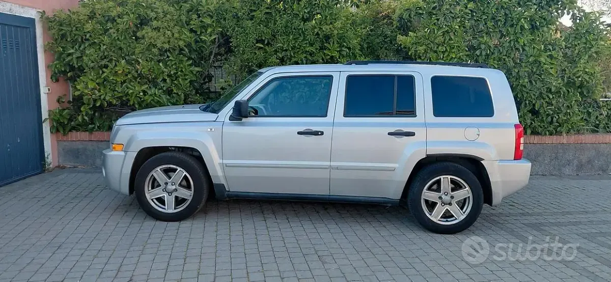 Usata Jeep Patriot 140 CV (102 kW) 2008 Grigio SUV