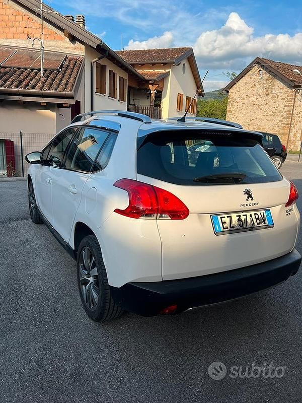 Usata Peugeot 2008 Allure 110 CV (80 kW) 2015 Bianco SUV