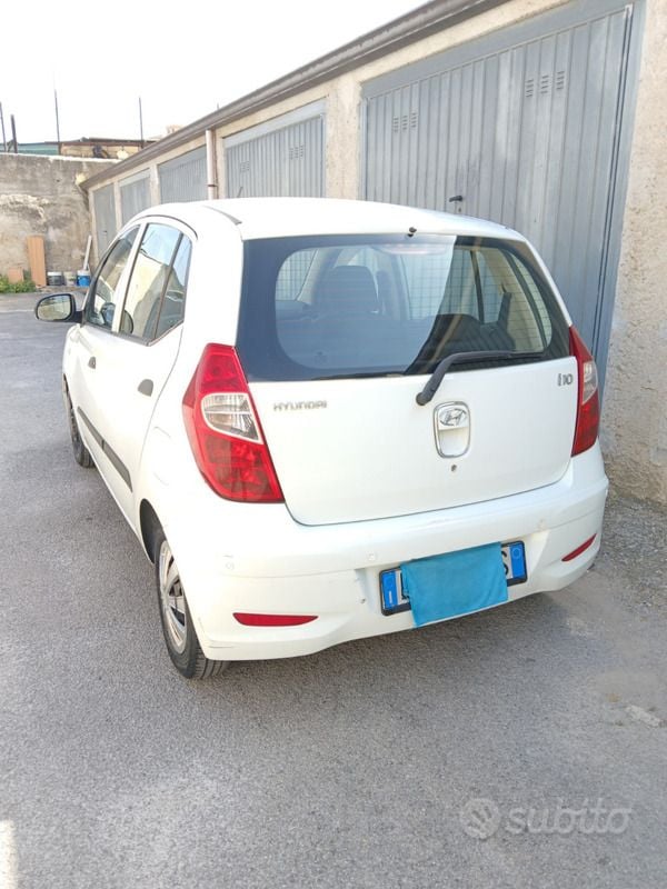 Bianco Usata 2012 Hyundai i10 Due volumi | 4500 € (Buon prezzo) - Immagine 1/4