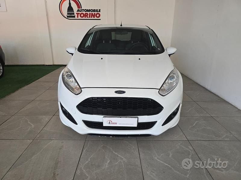Usata Ford Fiesta 75 CV (55 kW) 2017 Bianco Berlina