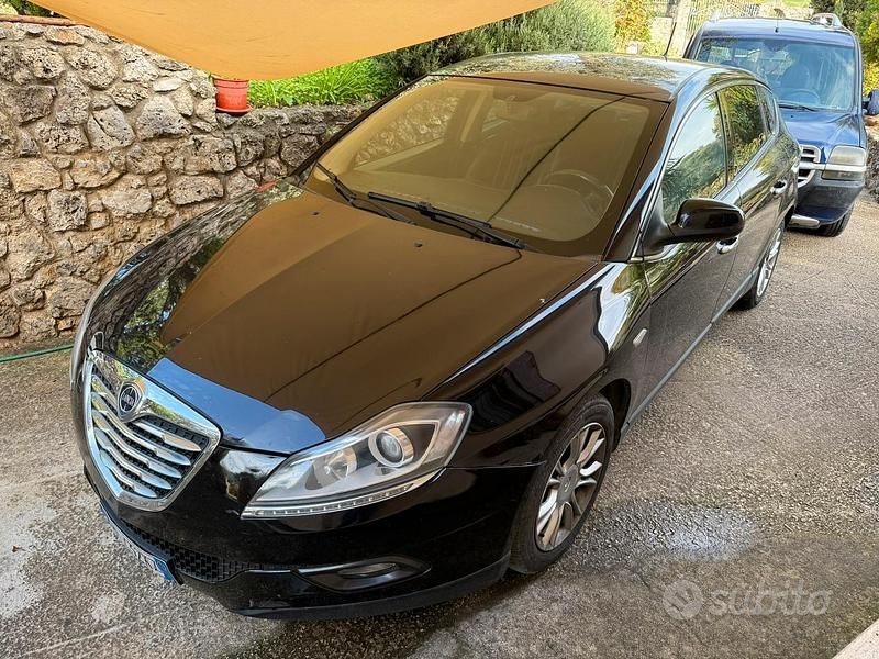 Usata Lancia Delta 120 CV (88 kW) 2012 Utilitaria