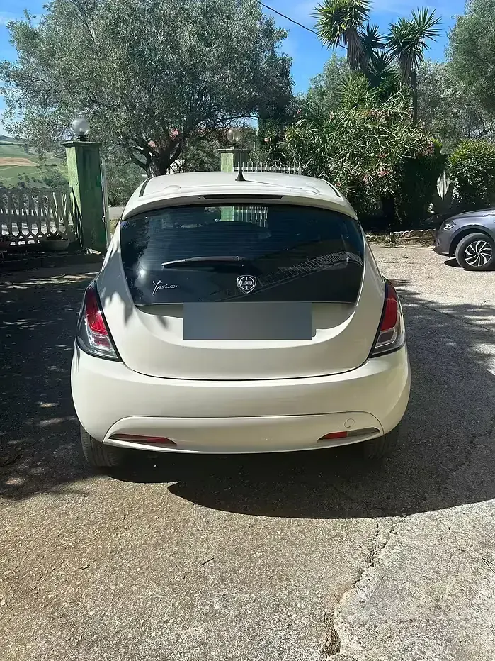 Usata Lancia Ypsilon Silver 69 CV (50 kW) 2017 Bianco Utilitaria