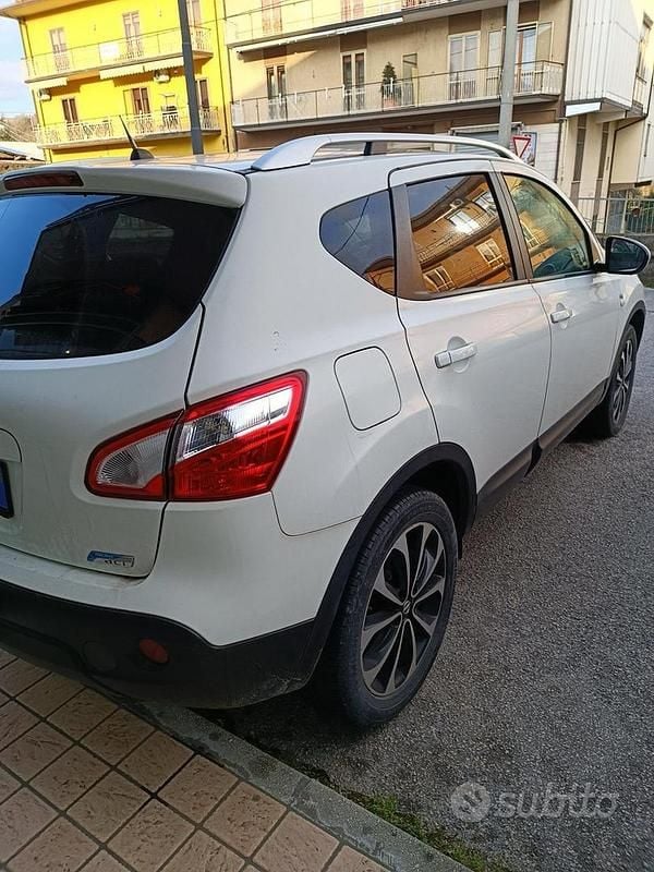 Usata Nissan Qashqai 115 CV (84 kW) 2012 Bianco SUV