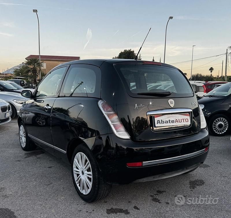 Usata Lancia Ypsilon 75 CV (55 kW) 2007 Nero Utilitaria