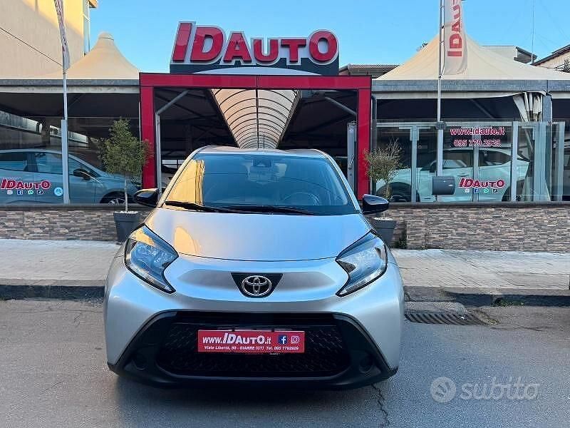 Usata Toyota Aygo X Active 72 CV (52 kW) 2023 Grigio SUV