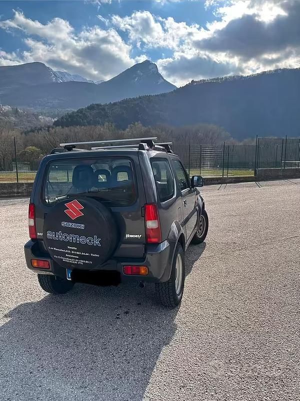Usata Suzuki Jimny 95 CV (69 kW) 2009 Grigio SUV