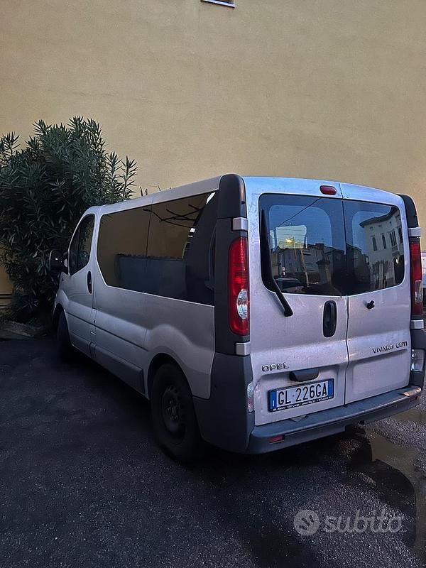 Usata Opel Vivaro 100 CV (73 kW) 2013 Grigio Monovolume